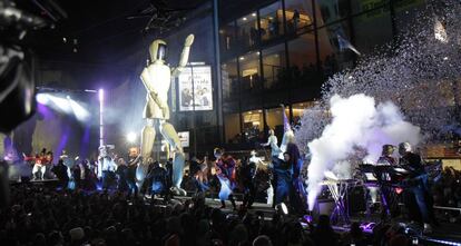 Acto final de la fiesta de reapertura del Teatro San Mart&iacute;n, en Buenos Aires.