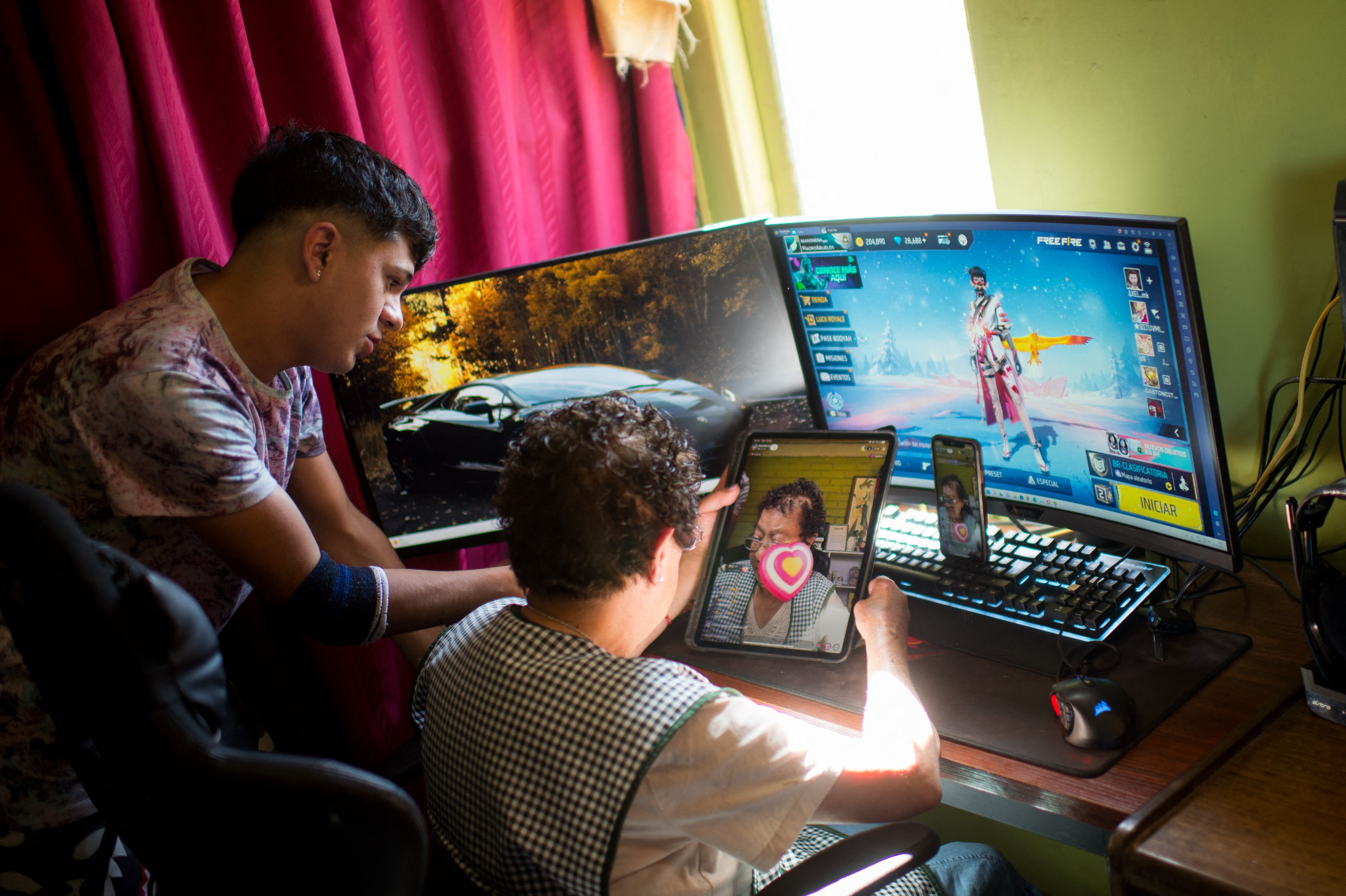 Chile, el país de la OCDE donde los adolescentes pasan más tiempo enganchados a las redes sociales