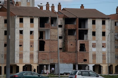 Edificio en estado de ruina en la barriada Martínez Montañés del Polígono Sur de Sevilla.