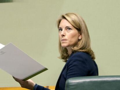 La presidenta del Parlamento, Arantza Quiroga, ayer por la mañana durante el pleno.