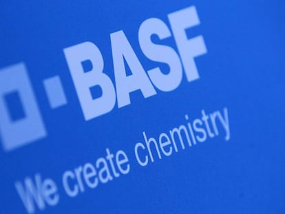 Logo de la empresa qu&iacute;mica alemana Basf. 