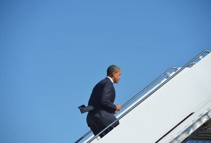 Obama aborda el Air Force One en Maryland, de camino al debate en Florida. 