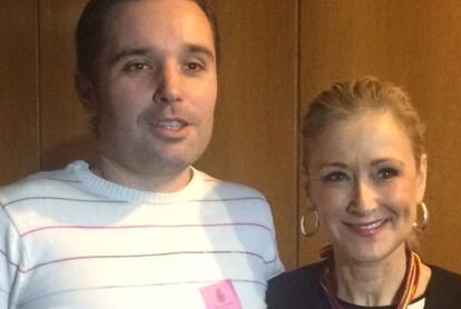 Madrid government delegate Cristina Cifuentes with Arcópoli’s Rubén López after agreeing new measures to encourage more reporting of hate crimes.