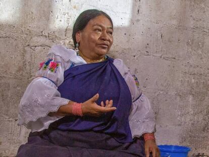 Estelina Quinatoa en su casa de Peguche, Ecuador.