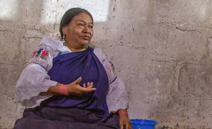 Estelina Quinatoa en su casa de Peguche, Ecuador.