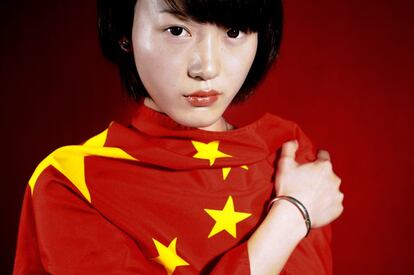 Chang Manwei (Pekín, 1994): "Soy lesbiana, y en China no me siento arropada. En la calle no escondo mi orientación sexual, pero en casa no puedo decir que mi pareja no es un hombre, como piensan mis padres porque ella se presiona los pechos con un top elástico y tiene el pelo muy corto".