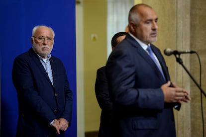 A la izquierda, el comerciante de armas búlgaro Emilian Gebrev, durante una rueda de prensa en octubre de 2017 en Sofía.