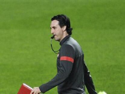 Spartak Moscow&#039;s Spanish head coach Unai Emery takes part in a training session at the Luz Stadium in Lisbon, on November 6, 2012.