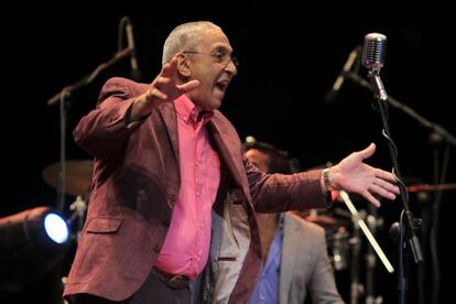 El m&uacute;sico cubano Juan Formell, fundador de la orquesta Los Van Van, durante una actuaci&oacute;n en La Habana en diciembre de 2012.