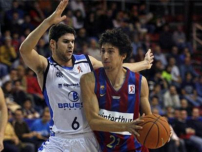 Ukic intenta desembarazarse del marcaje de Uriz.
