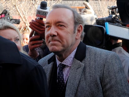 O ator Kevin Spacey chega a uma audiência em um dos processos por assédio sexual, em 2019, em Massachusetts.