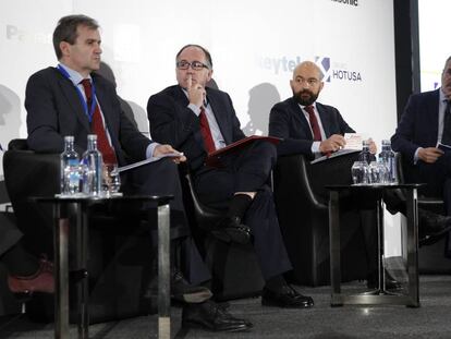 El presidente de Renfe, Juan Alfaro, durante su intervenci&oacute;n ante sus hom&oacute;logos de Iberia, Aena y Bale&agrave;ria.