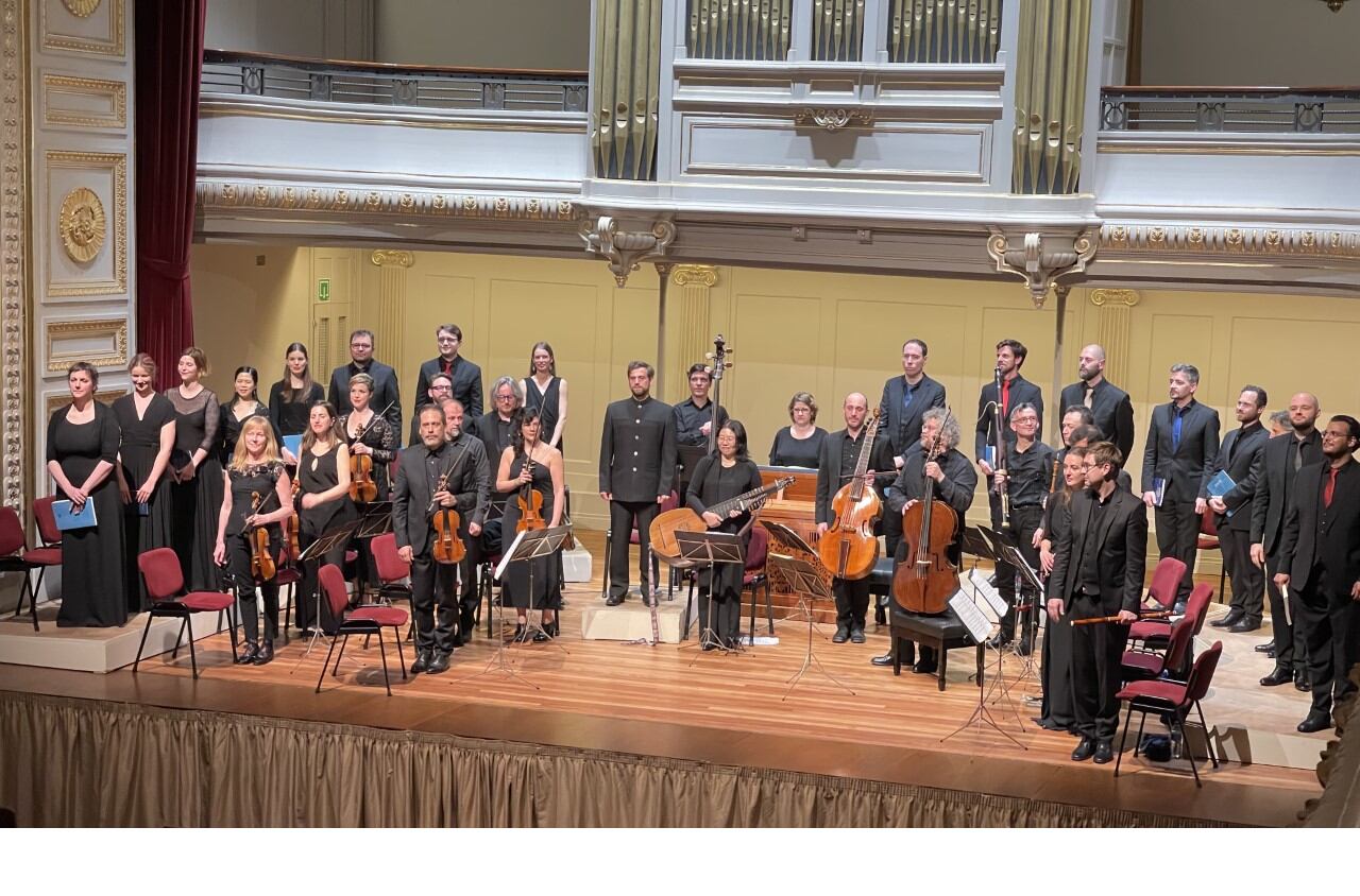 Los integrantes de Vox Luminis y Café Zimmermann al final de la ‘Pasión según san Juan’ de Bach, el pasado viernes en Bilbao.