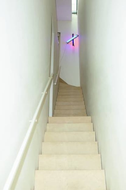 “Puedo vivir sin comprar cosas”, dice Pawson. A esta escultura de Dan Flavin no se resistió. |