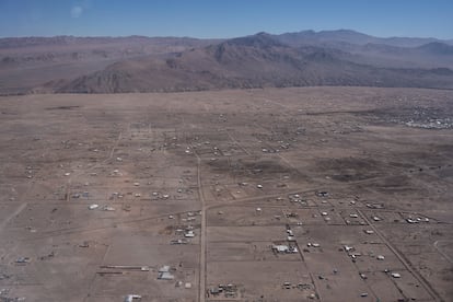 Vista aérea de las afueras de Calama, en la sierra de Antofagasta (Chile), el 14 de abril.