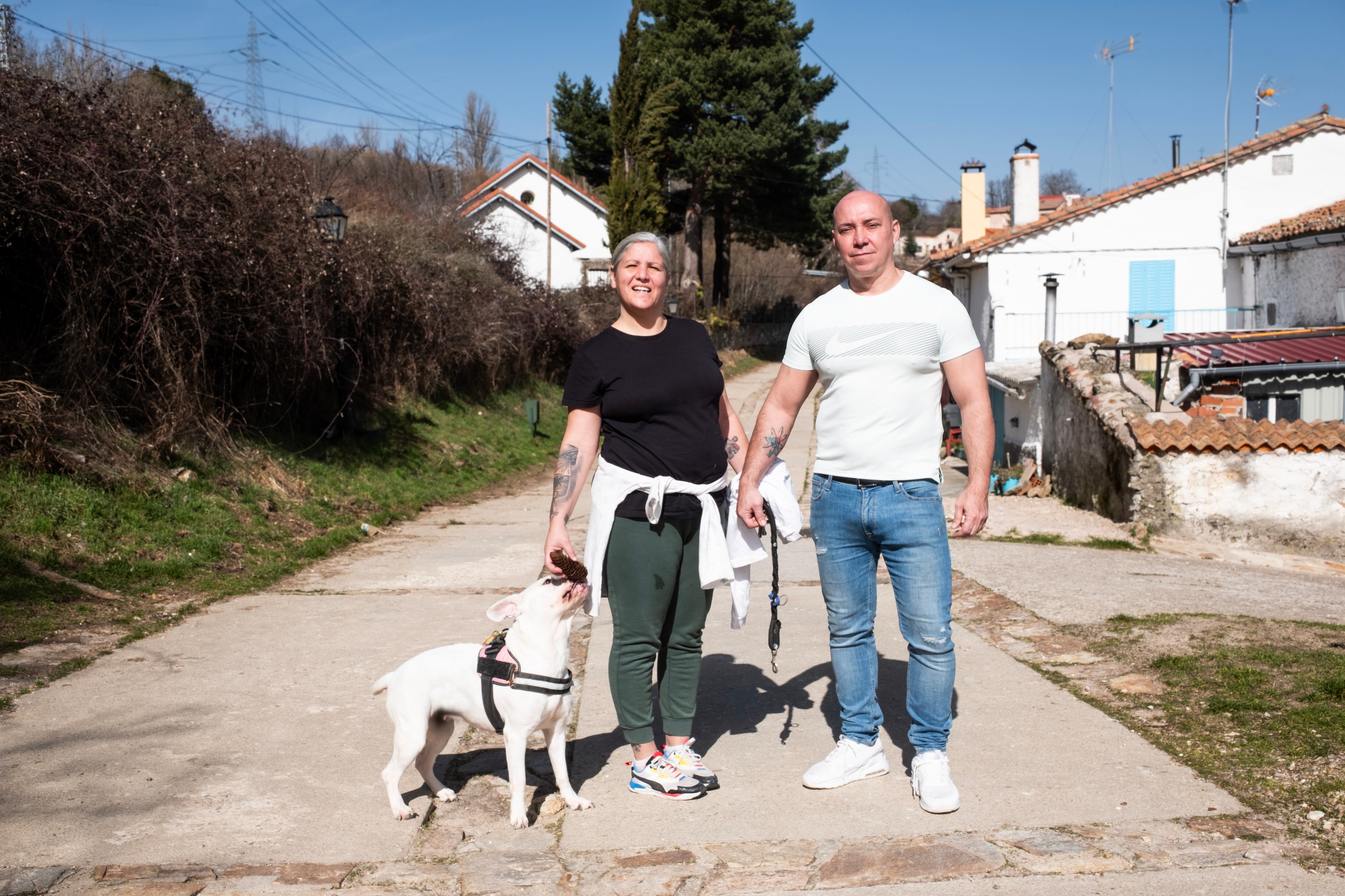 
Beatriz y Javier, nuevos vecinos de Robregordo que proceden de Madrid. 
