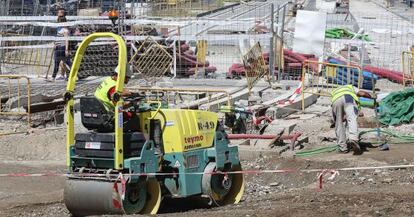 Trabajadores de las obras del metro de Granada.