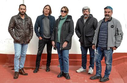 El equipo de la película 'Modelo 77', esta semana en Sevilla.