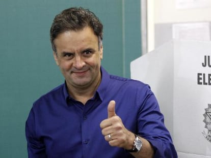 A&eacute;cio, depois de votar em Belo Horizonte.