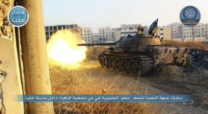 Un tanque utilizado por el Frente al Nusra en Alepo.