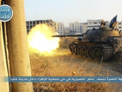Un tanque utilizado por el Frente al Nusra en Alepo.