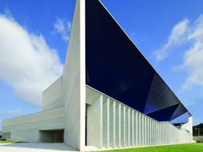 El Auditori Teulada Moraira diseñado por el arquitecto navarro Francisco Mangado.