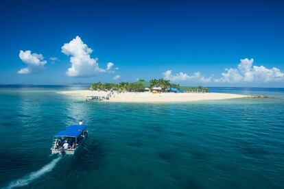 Finalizada la temporada alta, octubre, aún fresco y seco, marca el momento ideal para las 333 islas de Fiyi, el reducto más accesible y adaptado al turismo del Pacífico sur, como los etéreos archipiélagos de Yasawa y Mamanuca (en la foto). Hay mejores ofertas y menos turismo.