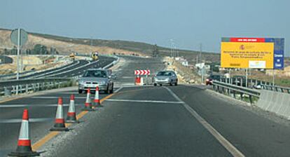 Finalización de las obras de la autopista de la Costa del Sol, en el término de San Roque.
