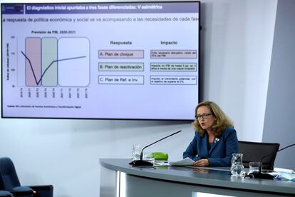 La vicepresidenta del Gobierno Nadia Calviño durante la rueda de prensa ofrecida este martes tras el Consejo de Ministros.