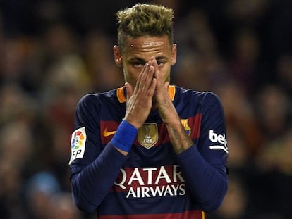 Neymar perdeu p&ecirc;nalti ontem contra o Valencia.