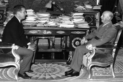 Juan Antonio Samaranch, durante una entrevista con Franco en el palacio del Pardo.