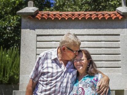 Carmiña Cuntín y Manolo Barreiro, en su casa de San José de Ribarteme (As Neves, Pontevedra).