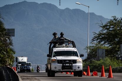 Elementos de la Guardia Nacional cruzan el límite de Puerto Vallarta y Nayarit