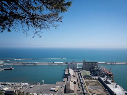 El port de Barcelona, buit de vaixells durant l'estat d'alarma.