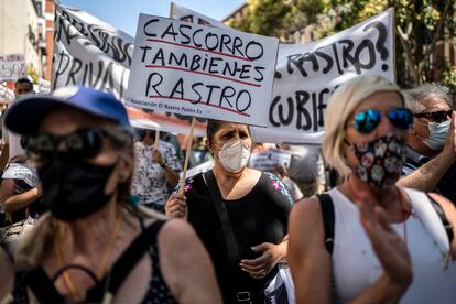 Manifestación el pasado 5 de julio en la Plaza de Cascorro exigiendo poder instalar sus puestos en el Rastro