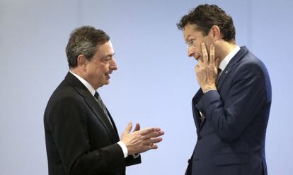 Mario Draghi, president del BCE, i Jeroen Dijsselbloem, president de l'Eurogrup, a Riga.