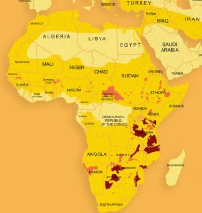Em amarelo, o território que o leão africano ocupava historicamente. Em laranja, a zona que ocupa atualmente. Já em marrom onde estão mais concentrados (zonas com mais de 500 adultos).
