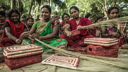Gracias al comercio justo, las mujeres productoras de Khordo, en Bangladés, tienen un salario digno.
