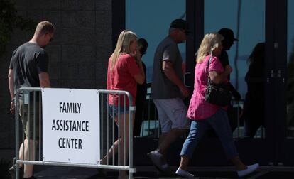 Entrada del pabellón del Centro de Convenciones de Las Vegas para familiares de víctimas, el lunes.