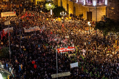 Cabecera de la manifestación bajo el lema "Mazón dimisión", este sábado en Valencia