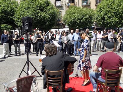 Homenaje que amigos y vecinos del dibujante Juan Carlos Eguillor le rindieron en Malasaña.