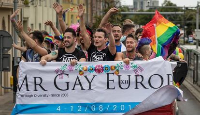 Asistentes a una manifestación LGTBI en Poznan (Polonia), el pasado agosto.