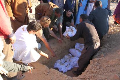 The burial in November 2014 of eight Sahrawis who were assassinated in 1976 and were exhumed from mass graves by a Spanish team.