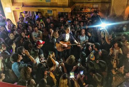 Marc Ros, entre el público de El Sol este jueves.