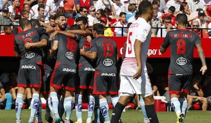 Los jugadores del Celta celebran el gol de Nolito.