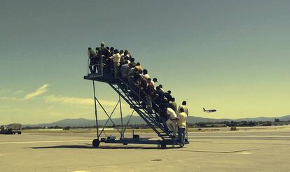 Imagen del corto documental 'Centro de detención temporal', de Adrian Paci.