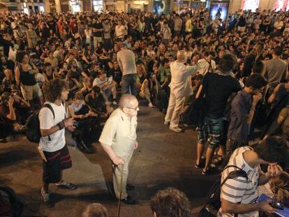 Imagen de la asamblea del Movimiento 15-M celebrada ayer en la Puerta del Sol