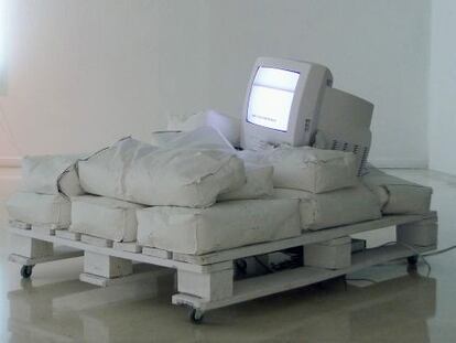 La luz....no importa (2011), una de las piezas de la muestra de Bernard&iacute; Roig en el Macuf.