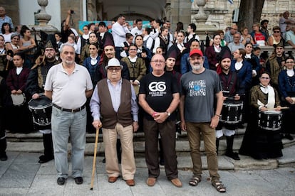 En primer término, José María Álvarez Marías, Álvaro Fernández Polo, Jesús Losada Otero y Francisco Bermúdez Garrote, fundadores del festival de Ortigueira.