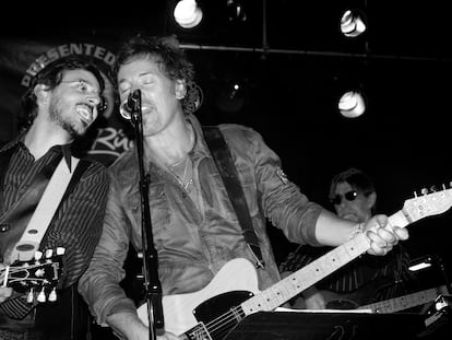 ----PIEFOTO----     Jorge Otero junto a Bruce   el festival Light Of Day, celebrado en New Jersey el 2 de diciembre de 2006.